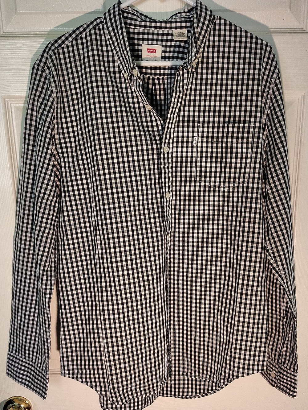 Levi's Men's Black & White Gingham Button-Down Shirt